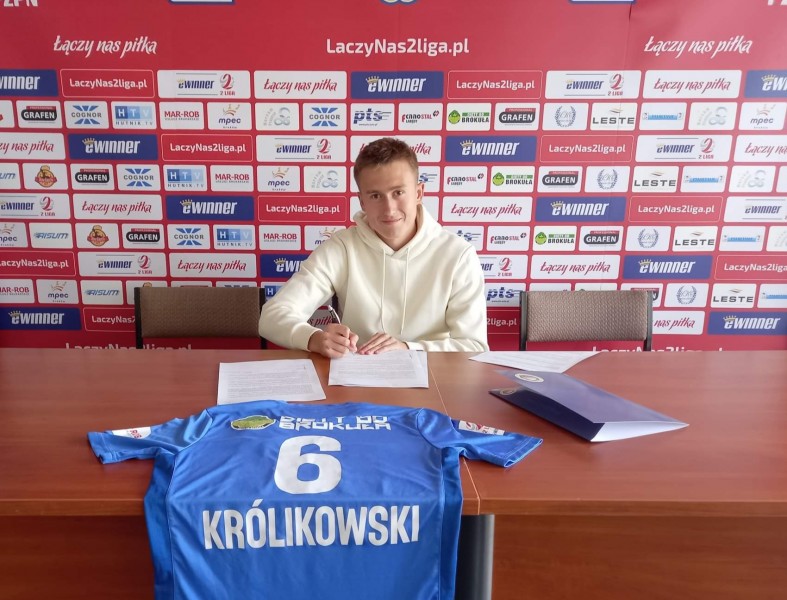 Maciej Królikowski podpisał kontrakt z Hutnikiem.